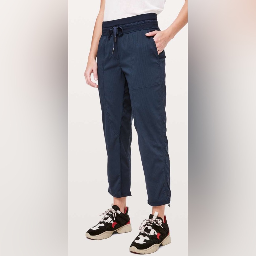 Lululemon Dance Studio Crop Pants 25” True Navy Swift‎ sz6